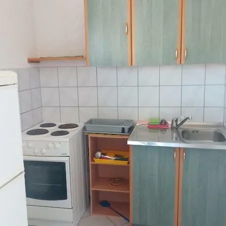 Srebrna 2+1 * Rukavac (Vis)